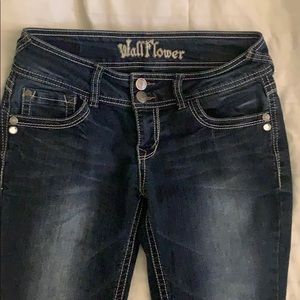 Wallflower | Dark blue jeans